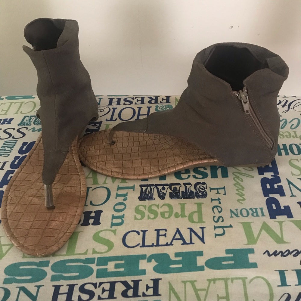 Cuff sandals - Picture 2 of 5